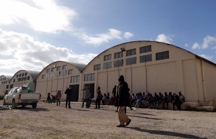 Centro de detención de migrantres en Benghazi (Libia)
