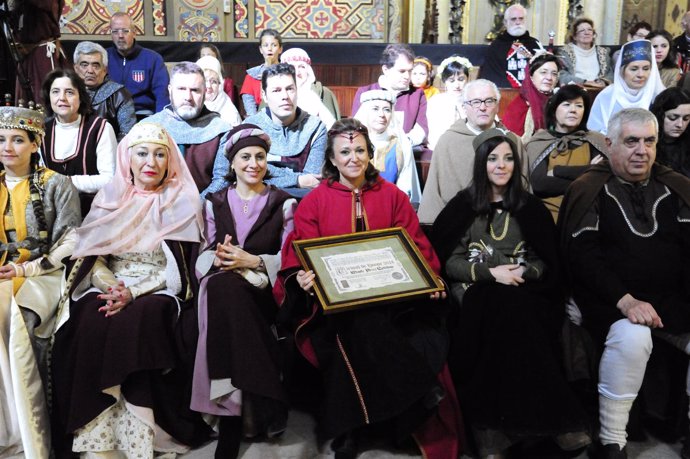 La consejera Mayte Pérez recibe el Premio Tirwal durante las Bodas de Isabel