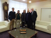 Cuca Gamarra analiza junto a representantes de la Cofradía de San Bernabé diferentes temas de interés común