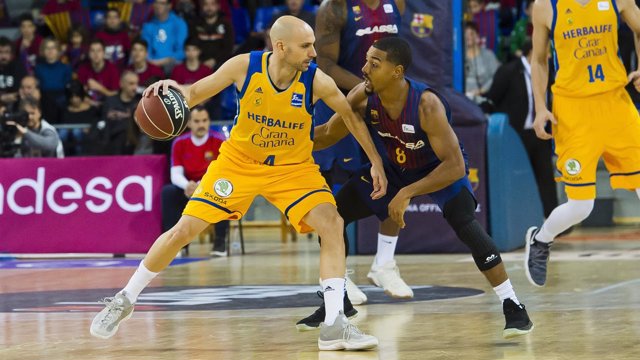 Pressey (FC Barcelona Lassa) Oliver (Herbalife Gran Canaria)