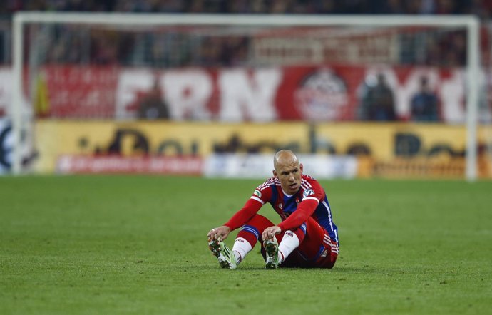 Arjen Robben en el momento de su lesión