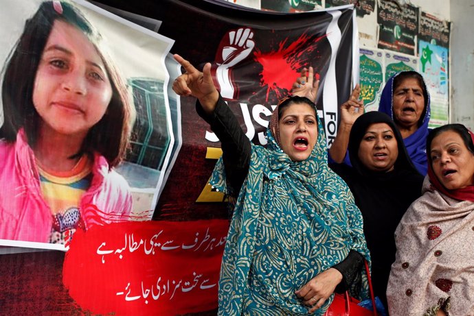 Protesta tras la violación y asesinato de Zainab, una niña