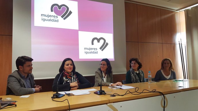 Nota De Prensa Y Foto Mujeres En Igualdad