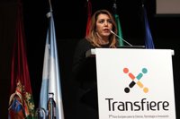 Susana Díaz acusa al Gobierno de "utilizar" la enseñanza de idiomas en Cataluña "para echar a pelear a familias"