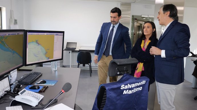 Visita a Salvamento Marítimo de la subdelegada del Gobierno en Huelva