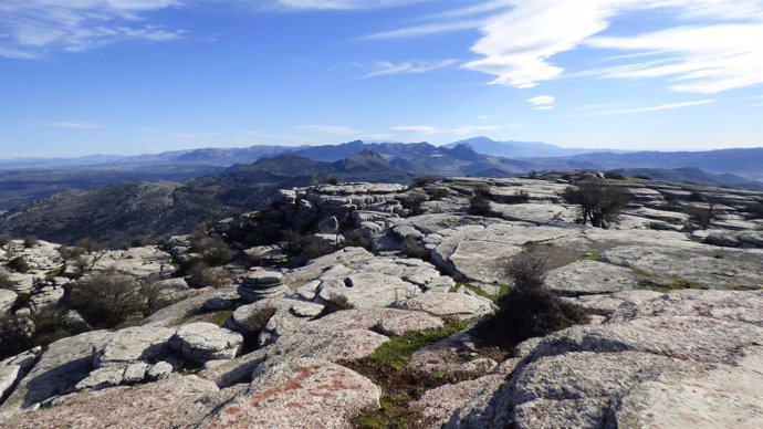 Torcal Antequera turismo rural málaga provincia turistas viaje naturaleza