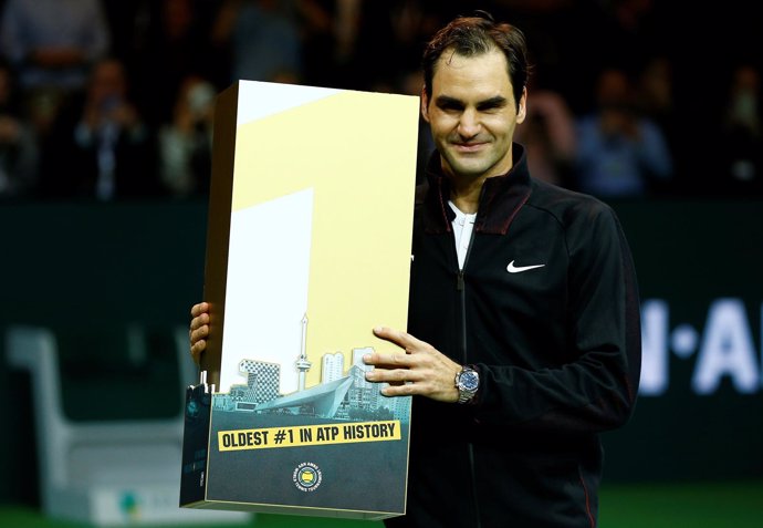 Roger Federer celebra el número 1 de la ATP
