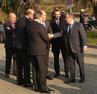 Zoido celebra la interpretación del himno por Marta Sánchez aunque dice "que hay distancia" para que éste sea oficial