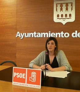 Concejal del PSOE María Marrodán ante los medios de comunicación