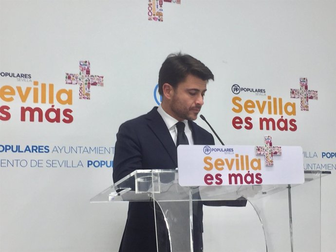 Portavoz del PP en el Ayuntamiento, Beltrán Pérez, en rueda de prensa