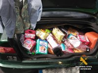 Detenido un conductor drogado y con artículos robados en su coche