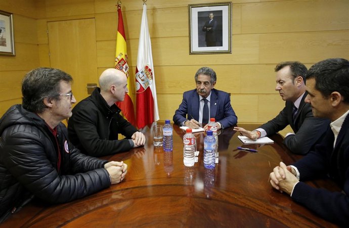 Presidente Del Gobierno, Miguel Angel Revilla, Se Reune Con Representantes De La