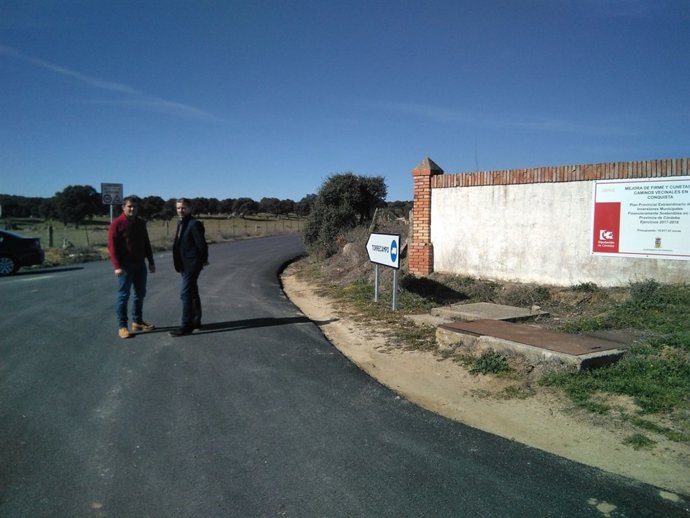 Sánchez (dcha.) visita las obras realizadas