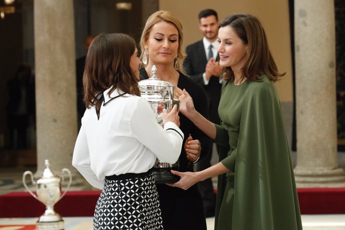 Lydia Valentín recibe el premio de la Reina Letizia