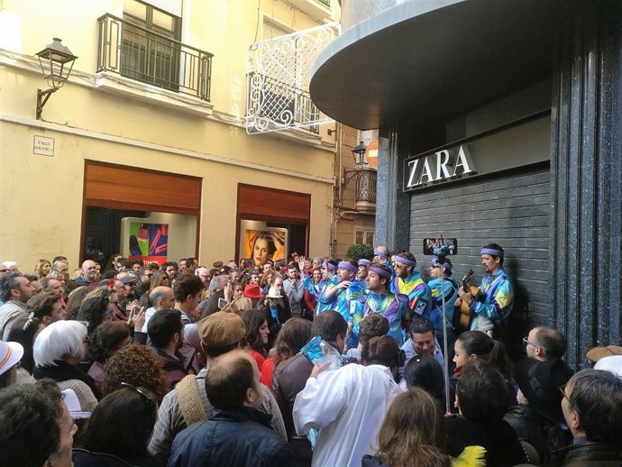 Carnaval en la calle en Cádiz