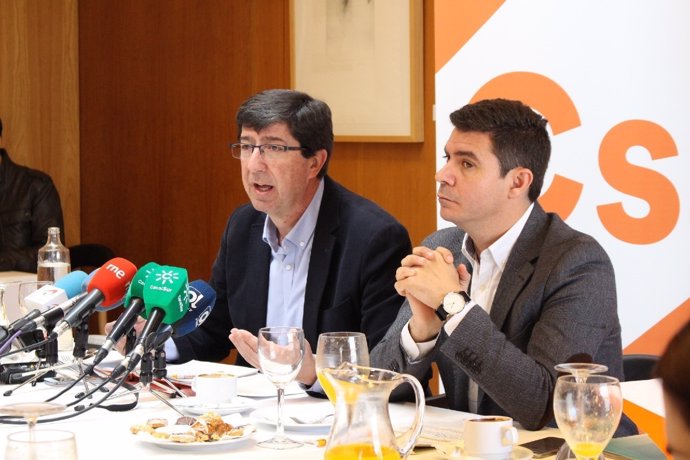 Juan Marín y Sergio Romero durante el desayuno informativo