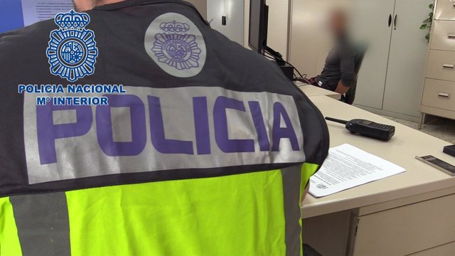 Nota Prensa Y Fotografía: "La Policía Nacional Detiene En Pleno Centro De Valenc