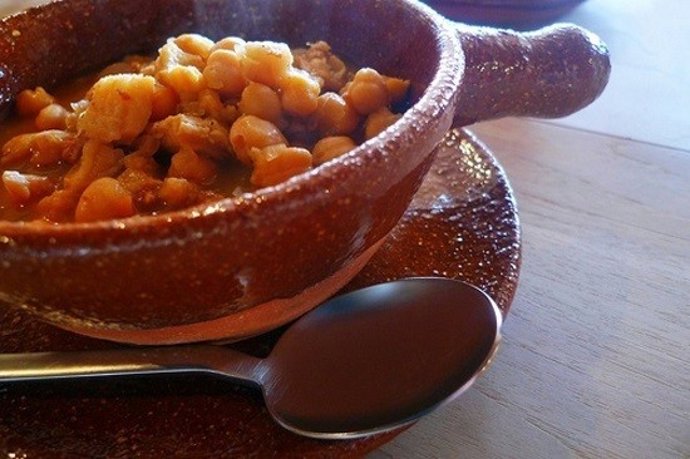 Plato cuchara, guiso, comida, garbanzos