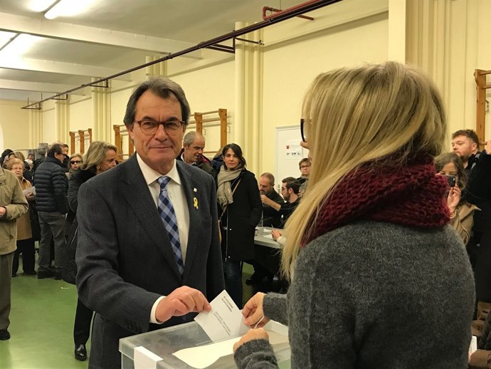 Artur Mas, PDeCAT. Vota en les eleccions catalanes 2017