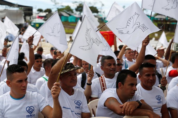 Guerrilleros de las FARC en el acto de abandono de las armas