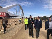 Arranca la colocación del viaducto sobre el Júcar en la variante Cullera-Favara de la N-332: pesa 1.800 toneladas