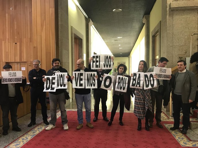 Protesta de sindicatos en el Parlamento de Galicia.