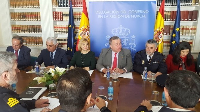 La consejra de Familia junto al delegado en la reunión