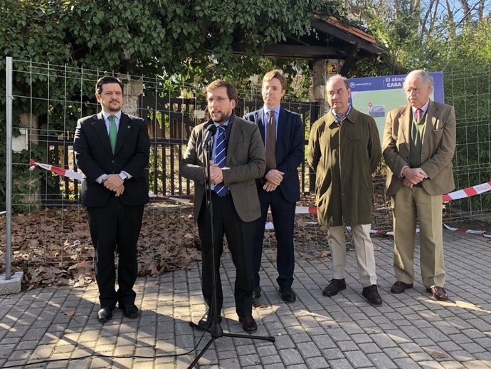 Almeida durante la presentación del plan de choque para la Casa de Campo