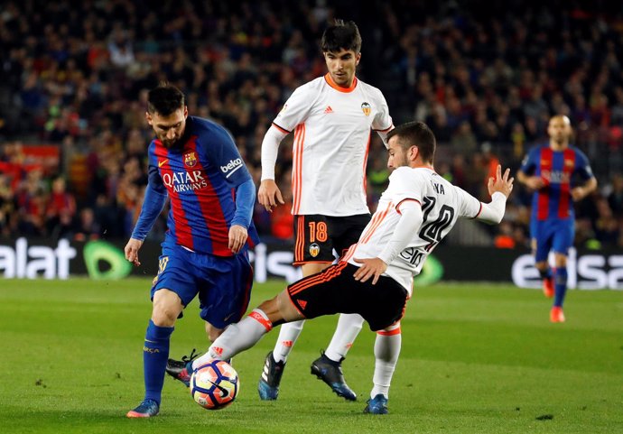 Leo Messi José Luis Gayà Carlos Soler Barcelona Valencia