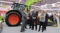 El Rey se interesa por la maquinaria que se exhibe en FIMA 2018, que muestra novedades tecnológicas mundiales