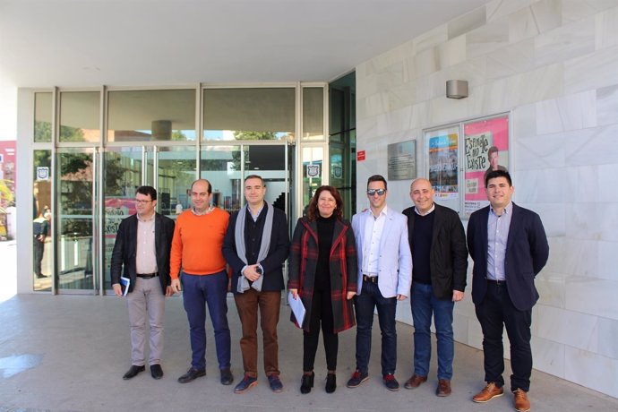 Carmen Crespo (PP-A) se reúne con jóvenes empresarios en Huércal-Overa