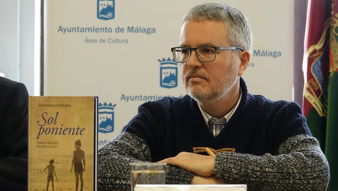 El escritor Antonio Fontana premio Málaga de novela con Sol poniente