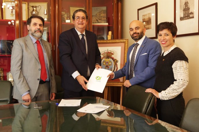 Firma del convenio del Colegio de Abogados de Sevilla y Andalucía Inclusiva