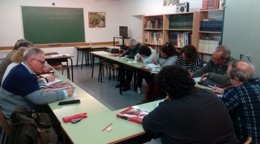 Alumnes de català per a adults participen en dictats pels 150 anys de Fabra