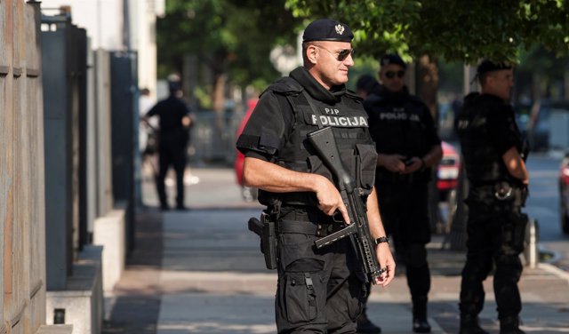 Policía de Serbia vigila el Alto Tribunal en Podgorica 