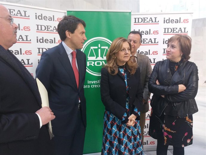 La consejera de Salud, Marina Álvarez, antes de un foro sobre retos del sistema 