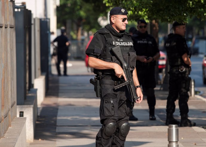 Policía de Serbia vigila el Alto Tribunal en Podgorica 