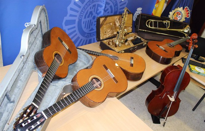 Instrumentos recuperados tras el robo en una escuela de música de Almería