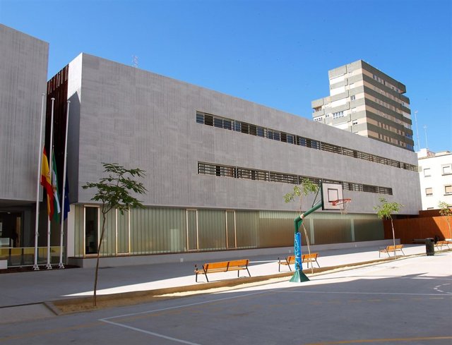 Nota De Prensa Adjudicación Ceip Reyes Católicos De Cádiz