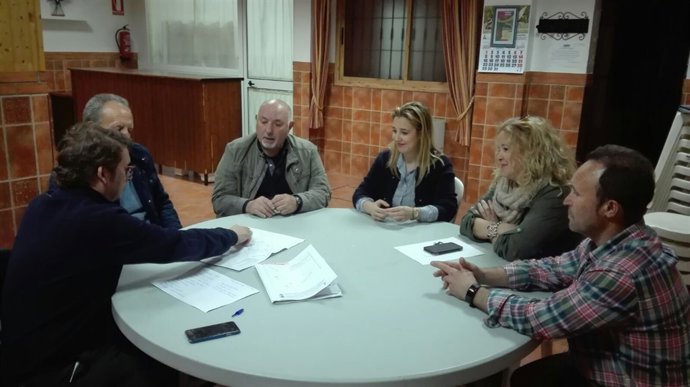 Alcaldesa de Alcalá de Guadaíra y asociación de vecinos de 'Castillo de Alcalá'