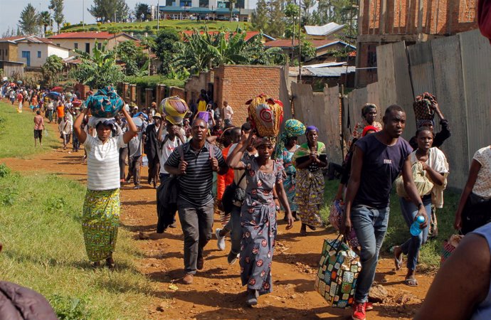 Refugiados congoleños marchan en señal de protesta por las condiciones en Ruanda