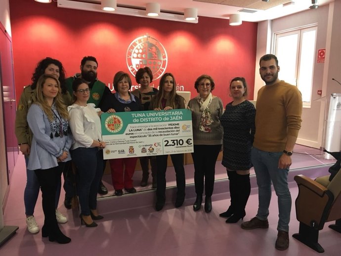 Entrega del cheque solidario