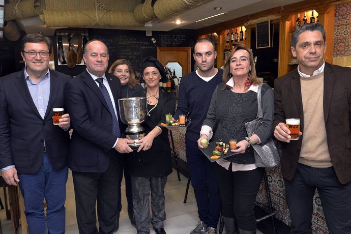 El alcalde de Antequera, Manuel Barón, y otros en la Ruta Gastroturística