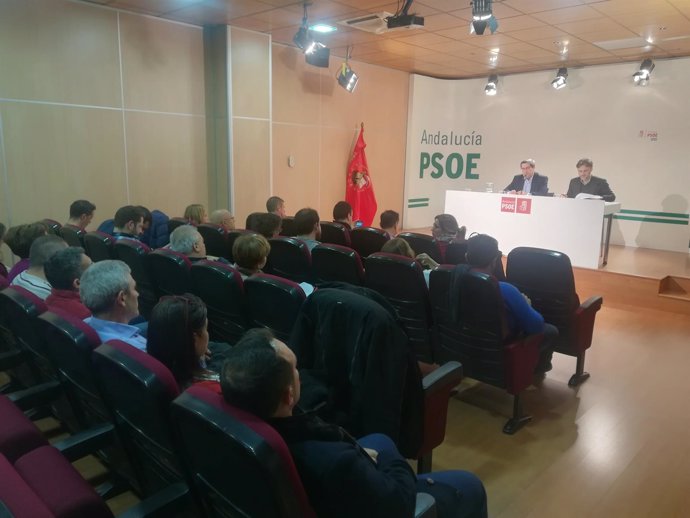 José Entrena y José Fiscal, en un encuentro con cargos del PSOE