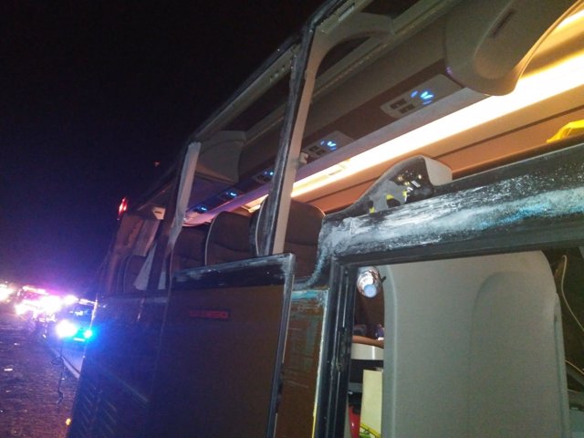 Accidente entre autobús y camión en el Km 250 de la A3 en Villagordo del Cabriel