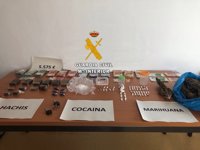 Tres detenidos en Manilva de un clan que vendía droga a menores cerca de un colegio