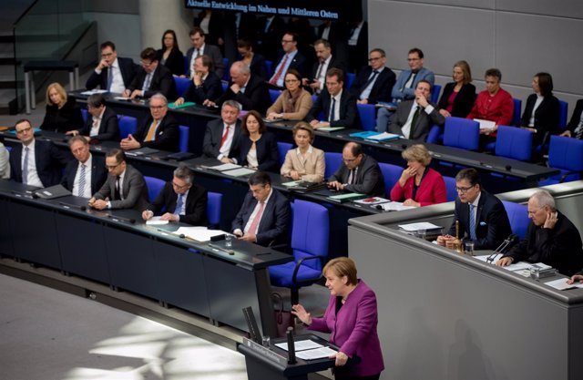 Angela Merkel interviene ante el Parlamento