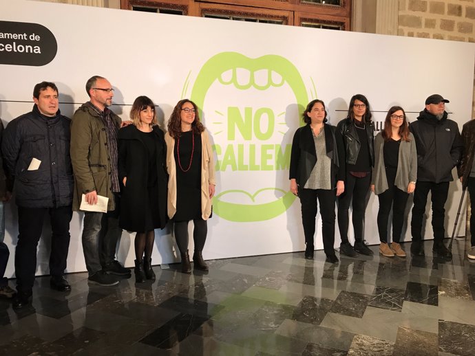 Laura Péres i  Ada Colau presenten el protocol 'No callem'