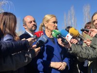 Cifuentes respeta la decisión de retirar la obra de ARCO pero incide en que cree en la "libertad de expresión"