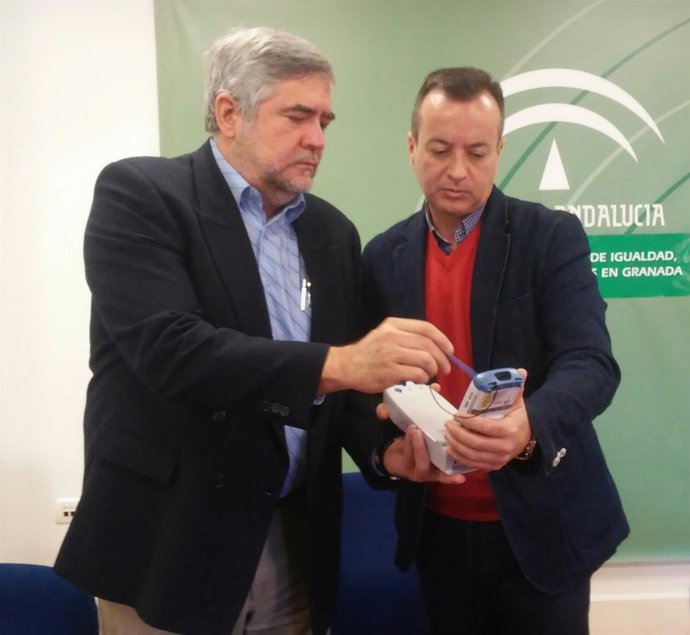 El delegado de Salud de la Junta en Granada, Higinio Almagro, en rueda de prensa